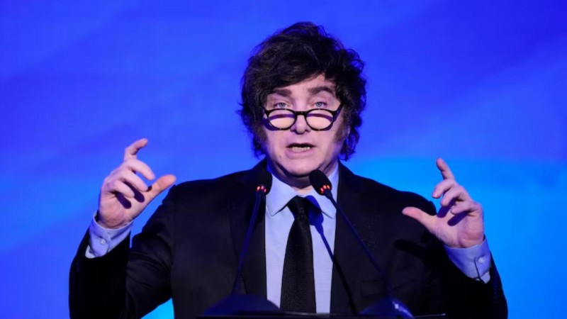 Milei admitió la desaceleración de la economía y defendió al "Triángulo de Hierro"
